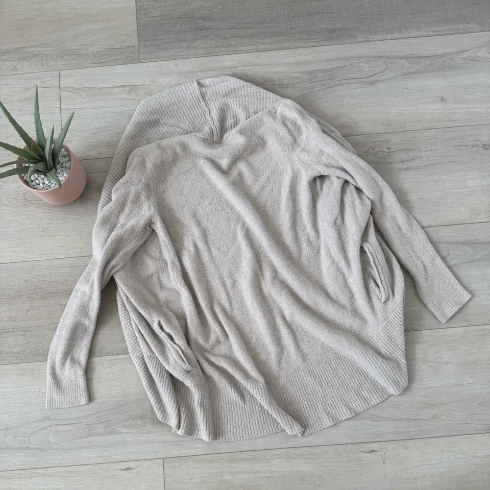 Barefoot dreams women’s cream size medium cardigan, cozy lounge wear soft